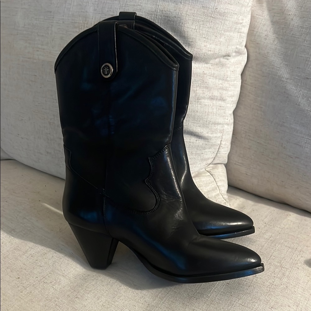 Black Leather Frye bootie’s